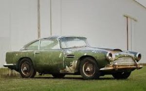Abbandonata per più di 40 anni, ora la Aston Martin DB4 vale un capitale