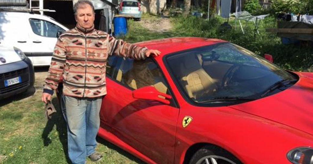 Eredita una fortuna e acquista una Ferrari: non ha la patente