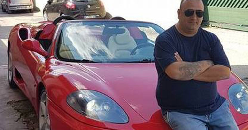 Agli atti è nullatenente, ma nel garage nascondeva una Ferrari: arrestato 36enne