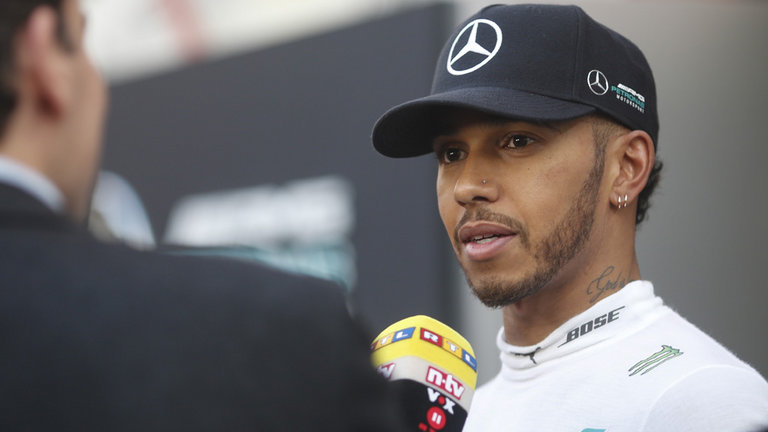 Formula Uno, il timore di Hamilton: “Spero di non perdere il titolo per tre punti”