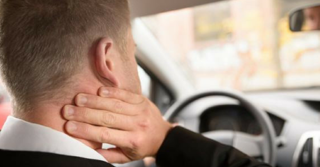 Dolori alla guida, attenzione a mal di testa e cervicale