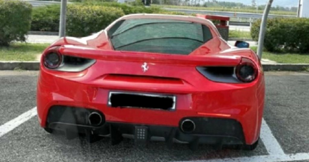Ferrari in autostrada a oltre 200km/h: automobilista fermato dopo un lungo inseguimento