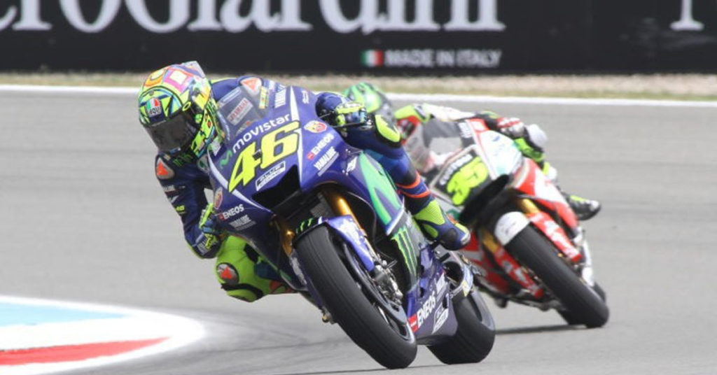 MotoGP, qualifiche Silverstone: Marquez da record, ma Rossi è secondo