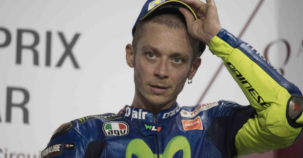 Incidente per Valentino Rossi: frattura a tibia e perone