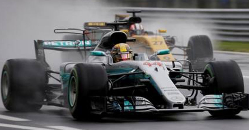 F1, Monza: pole position di Lewis Hamilton, deludono le Ferrari