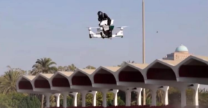 Dubai: la polizia va a caccia di criminali… Volando