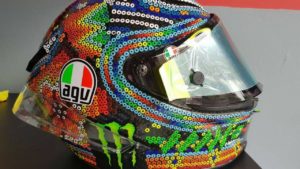 Valentino Rossi sfoggia il nuovo casco in stile messicano a Sepang