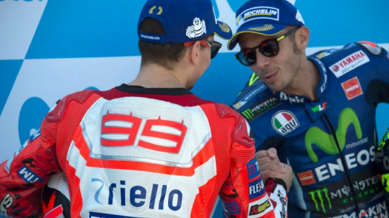 MotoGp, il papà di Lorenzo celebra Rossi: “Uno dei migliori della storia”