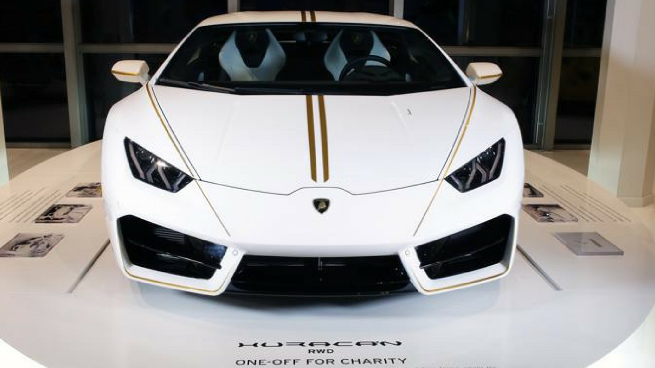 La Lamborghini di Papa Francesco venduta all’asta per 715 mila euro