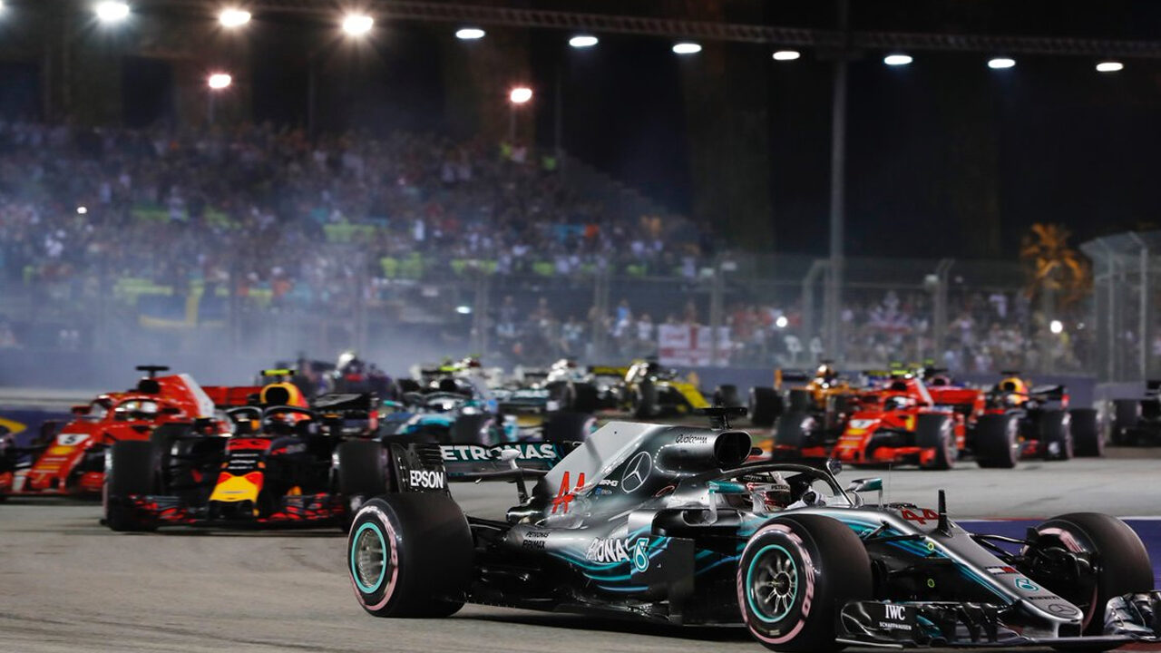 Hamilton sempre più vicino al quinto titolo: vola a Singapore davanti a Verstappen e Vettel