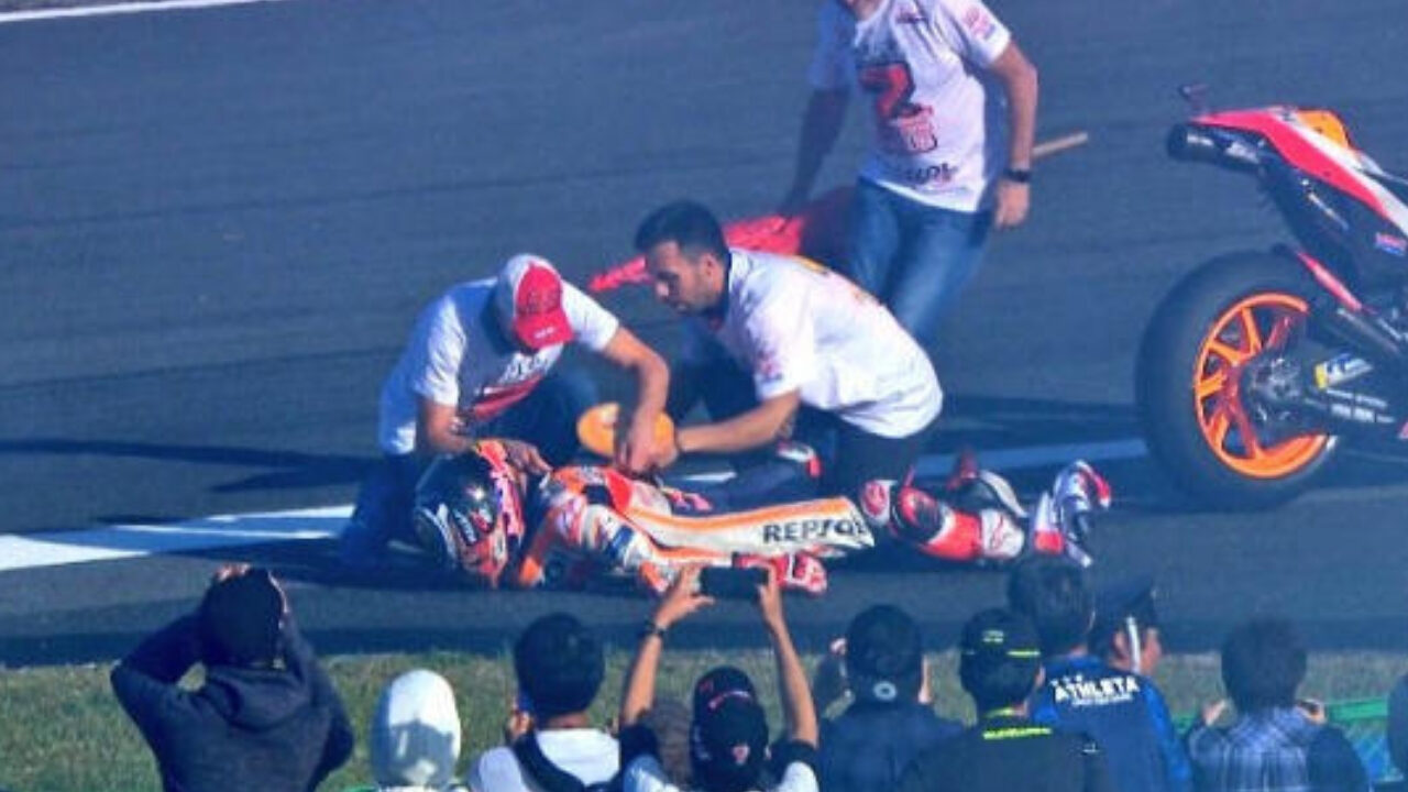 Marquez, gioia senza limiti in Giappone: mentre esulta gli esce la spalla