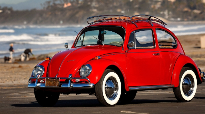 Il suo Maggiolino ha 52 anni: Volkswagen lo restaura gratis