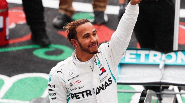Hamilton teme la Ferrari: “Per ora è davanti a noi”