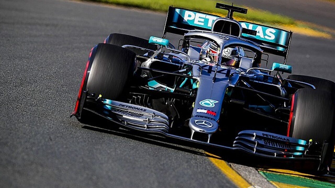 F1, Australia: Hamilton centra l’ottava pole all’Albertpark davanti a Bottas, delusione Ferrari