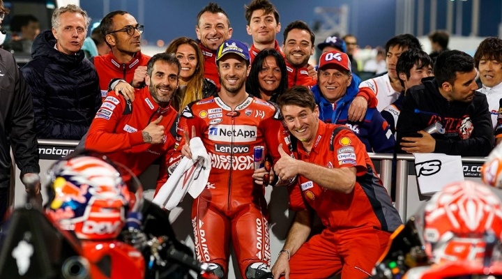 MotoGP, Qatar, Dovizioso batte Marquez dopo una volata mozzafiato