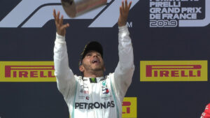 Hamilton vince il GP di Francia: ottava vittoria Mercedes ma brilla il fenomeno Leclerc