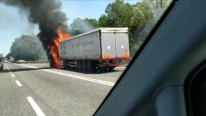Camion in fiamme, bloccata la Firenze-Pisa-Livorno