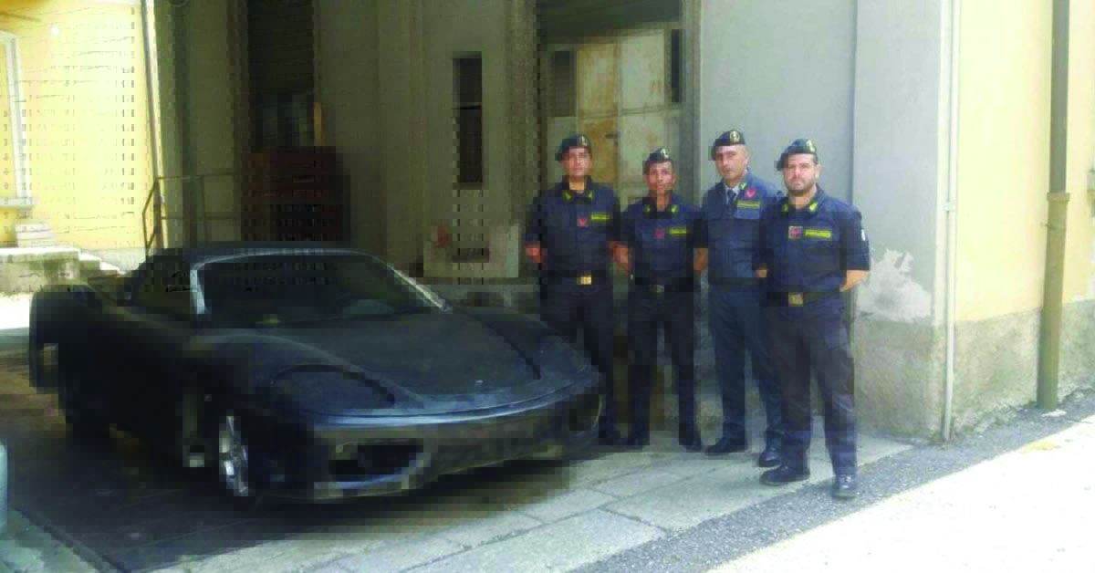 Chiasso, sequestrata una Ferrari falsa: “Era una Toyota MR2”