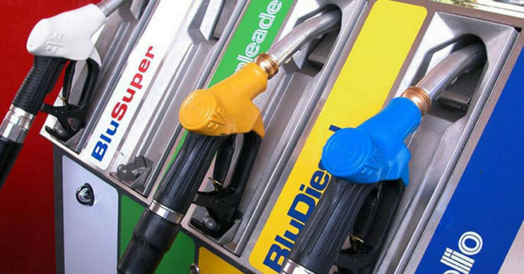 Ai distributori di benzina continuano le truffe: come tutelarsi