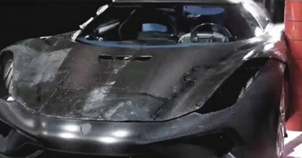 Crash test da 2 milioni di euro: ecco come viene ridotta una Koenigsegg Regera