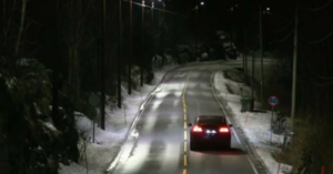 Lampioni intelligenti in Norvegia: si accendono quando passa un’auto