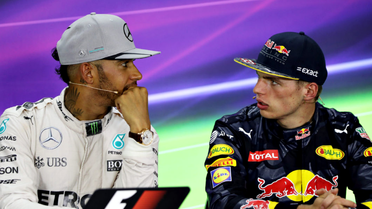 Formula Uno, Hamilton attacca Verstappen: “È una testa di…”