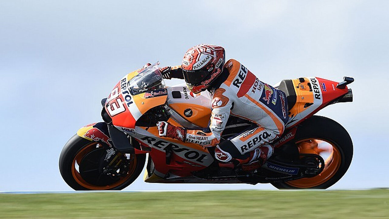 MotoGP, Philip Island: Marquez in pole con asfalto visicido davanti Vinales e Zarco, Rossi 7°