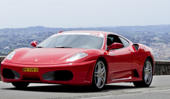 Acquista una Ferrari usata ma l’auto è “difettosa”: risarcimento milionario