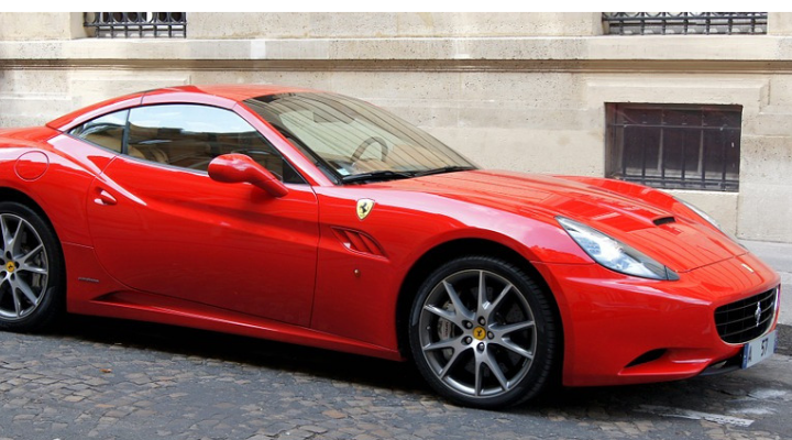Ferrari: richiamati 2071 modelli con airbag difettosi