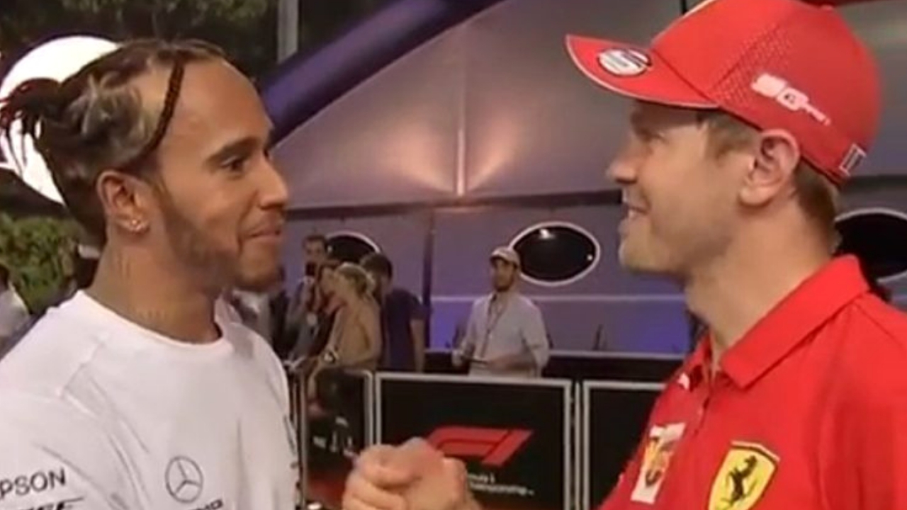 Vettel re a Singapore, Hamilton lo interrompe per... le congratulazioni