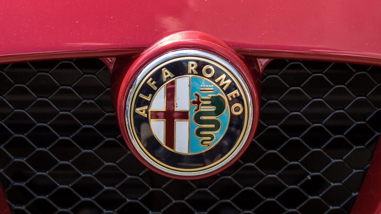 110 anni di Alfa Romeo: presentato il nuovo logo che ne celebra la storia