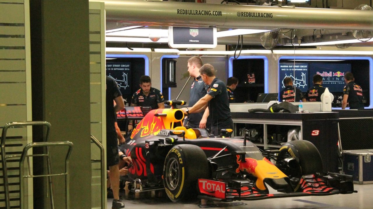 Formula 1: FIA prolunga lo stop dei team a 35 giorni