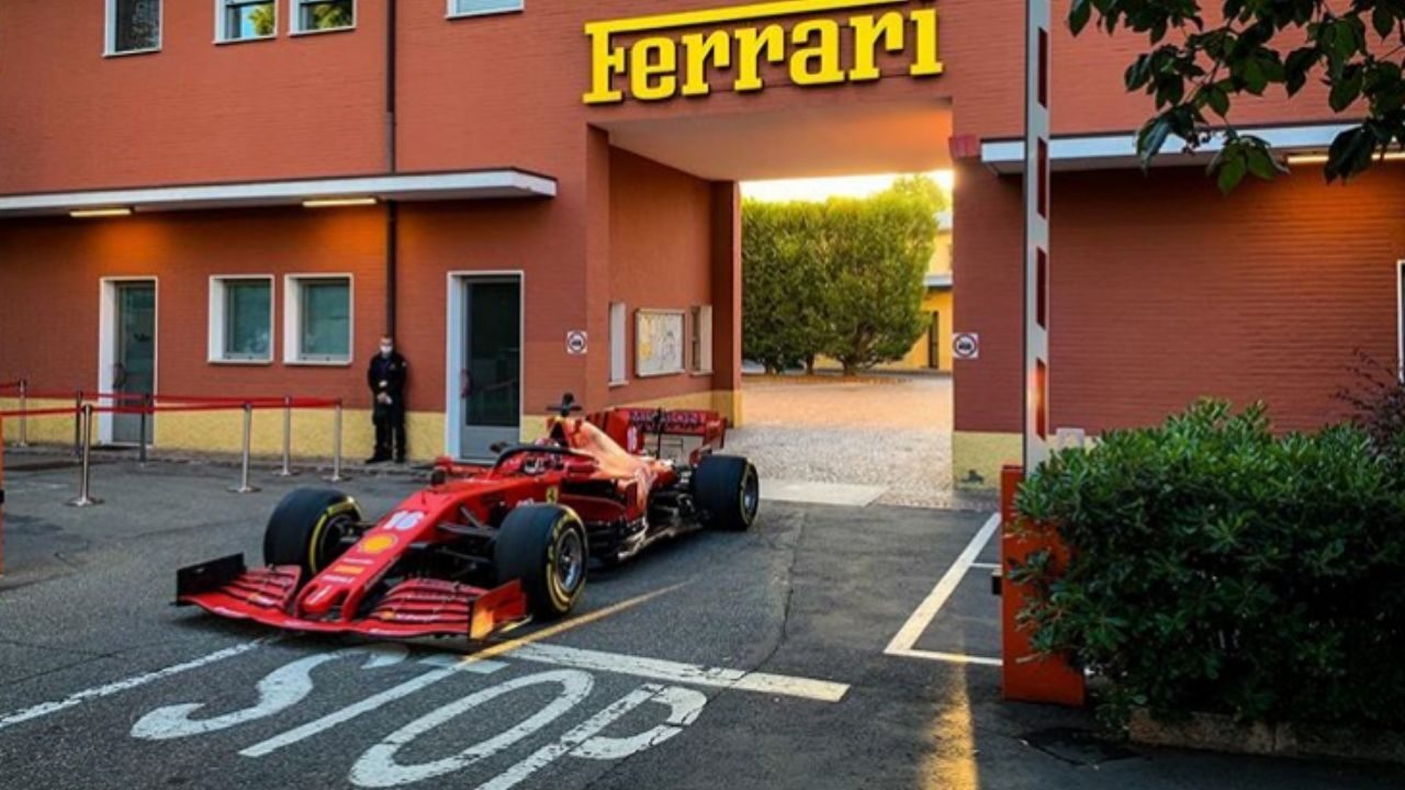 La Ferrari saluta Maranello con Leclerc a bordo della SF1000